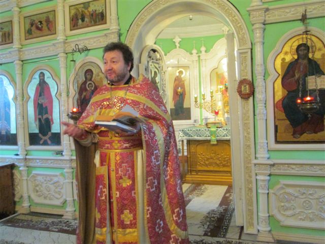 Настоятель храма Свято-троицкий станицы Клетской протоиерей Михаил Пономарев, говорит проповедь после Божественной Литургии 10 февраля 2013 года: Собор новомучеников и исповедников Российских