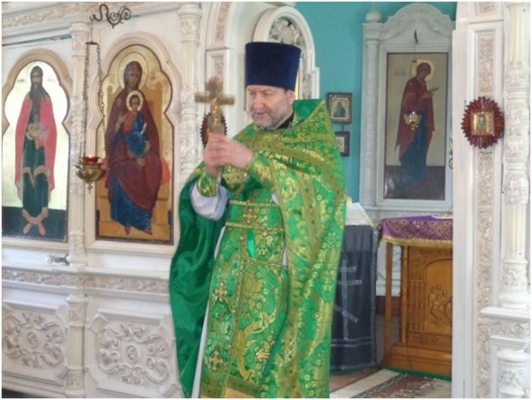 В Праздник Входа Господня в Иерусалим благочинный Клетского округа протоиерей Михаил Пономарев Церкви совершил Литургию в Храме Живоначальной Троицы станицы Клетской.