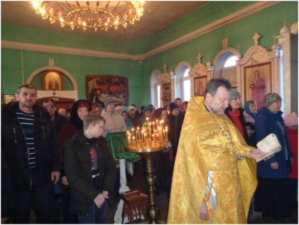 Богослужение в праздник Сретения Господня в храме Живоначальной Троицы.