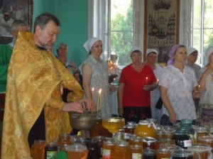 Водосвятный молебен. Освящение меда нового сбора.
