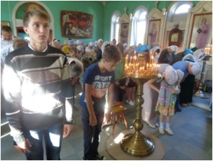 В воскресенье, в Неделю 13-ю по Пятидесятнице благочинный Клетского округа протоиерей Михаил Пономарев совершил Божественную Литургию в храме Живоначальной Троицы станицы Клетской.