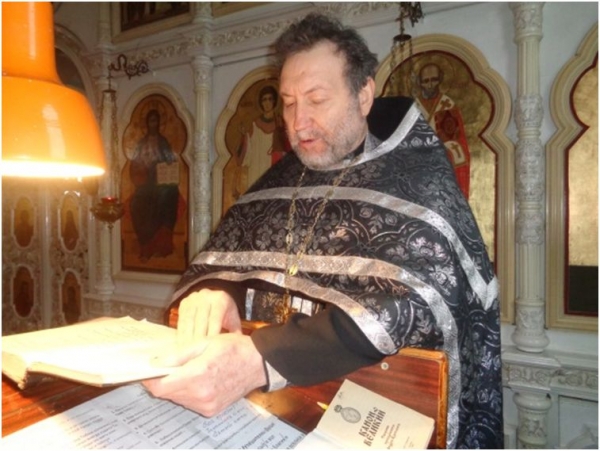 В понедельник первой седмицы Великого поста Благочинный Клетского округа протоиерей Михаил Пономарев совершил повечерие с чтением Великого канона прп. Андрея Критского в храме Живоначальной Троицы.