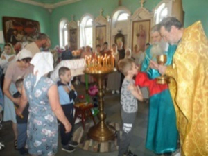 Богослужение в храме Живоначальной Троицы ст. Клетской
