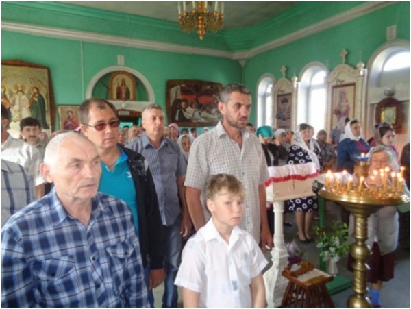В пятую Неделю по Пасхе благочинный Клетского округа протоиерей Михаил Пономарев совершил Божественную Литургию. О самаряныне. Вмч. Георгия Победоносца.