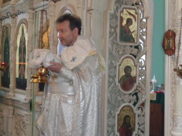 В праздник Крещения Господня благочинный Клетского округа протоиерей Михаил Пономарев совершил Литургию в храме Живоначальной Троицы ст. Клетской
