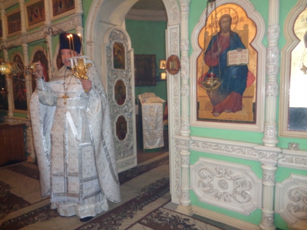 В праздник Светлого Христова Воскресения благочинный Клетского округа совершил торжественное богослужение в Храме Живоначальной Троицы станицы Клетской.