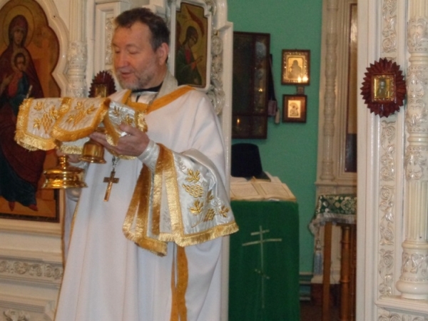 Божественная Литургия в храме ст. Клетской: Собор Архистратига Михаила и прочих Небесных Сил бесплотных.