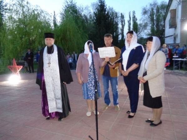 Благочинный Клетского округа в преддверии 76-й годовщины Дня Победы совершил Литию по погибшим воинам в годы Великой Отечественной Войны.