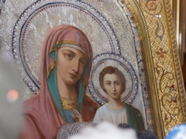 В Праздник Казанской иконы Божией Матери Благочинный Клетского округа совершил Литургию в храме Живоначальной Троицы.