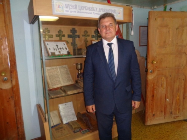 В храме Живоначальной Троицы ст. Клетской на экскурсии побывали сотрудники общественных связей Администрации области областного Совета ветеранов.