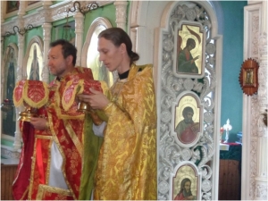 Благочинный Клетского округа, в День трезвости в храме Живоначальной Троицы ст. Клетской совершил чин молебного пения о страждущих недугом винопития или наркомании.