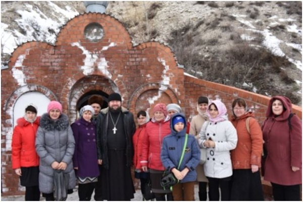 Паломническая поездка в Свято-Троицкий Каменно - Бродский Белогорский монастырь.