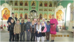 Экскурсия школьников в храм Живоначальной Троицы станицы Клетской