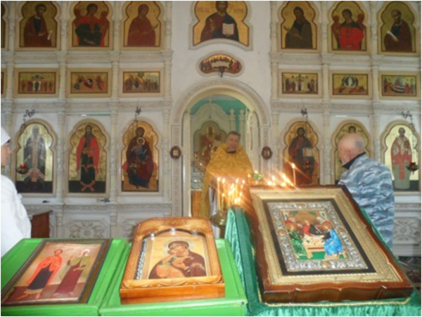 Воскресная Божественная Литургия в храме станицы Клетской.