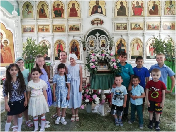 В детской воскресной школе «Ковчег» храма Живоначальной Троицы станицы Клетской прошли празднования, посвященные престольному празднику.