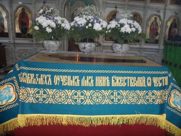 Служба Погребения Божией Матери.