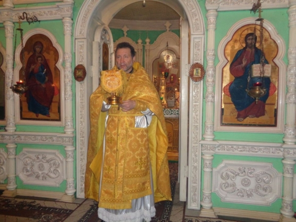 Воскресная Божественная Литургия в храме Живоначальной Троицы ст. Клетской Клетского благочиния.