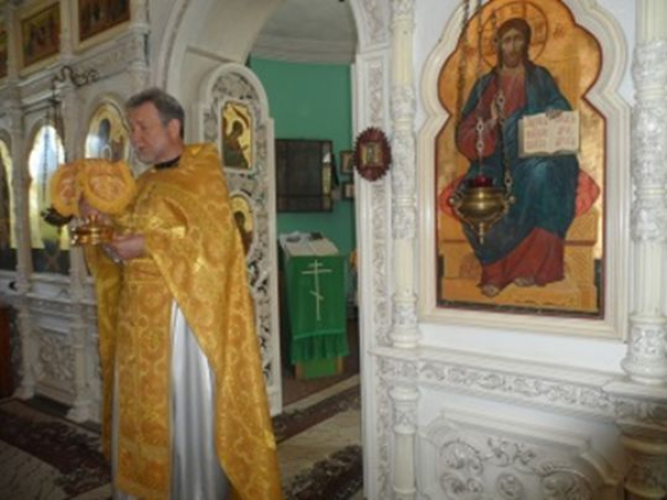 В храме Живоначальной Троицы ст. Клетской в Неделю 1-ю по Пятидесятнице состоялась Литургия: Всех святых.