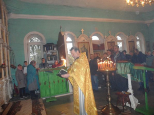 В Неделю 19-ю по Пятидесятнице в храме Живоначальной Троицы станицы Клетской Клетского благочиния состоялась воскресная Литургия.