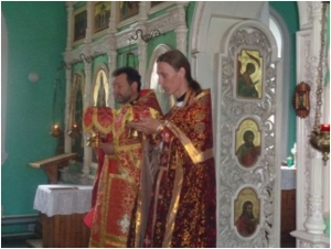 Богослужение в храме Живоначальной Троицы станицы Клетской. Преполовение Пятидесятницы.