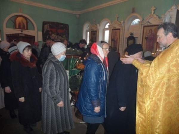 Богослужение в храме станицы Клетской: Обрезание Господне. Свт. Василия Великого, архиеп. Кесарии Каппадокийской.
